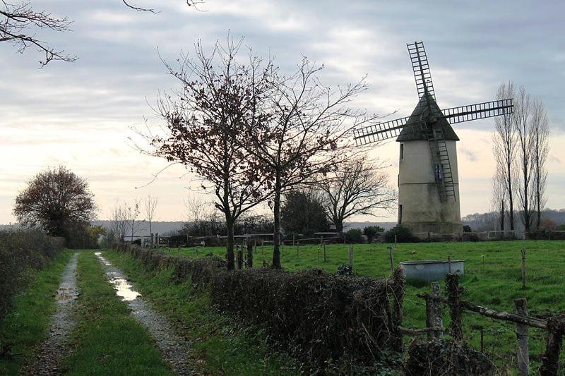 Moulin à vent le champ du trail Vila Saint-Cyr-des-Gats Exterior foto